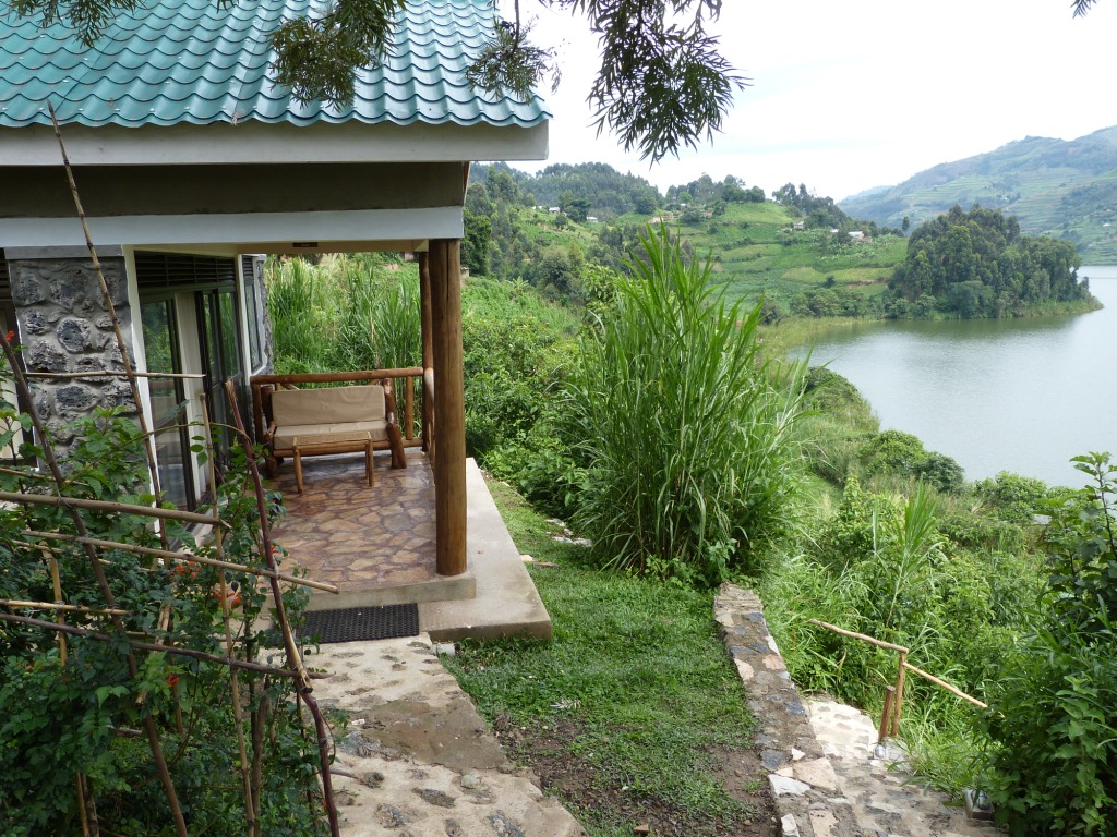 Gorilla Safaris Camp vs Lodge